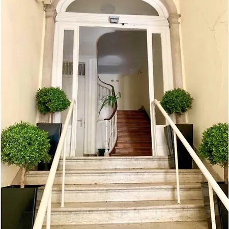 Apartment Charming Sunny Penthouse Lisbon