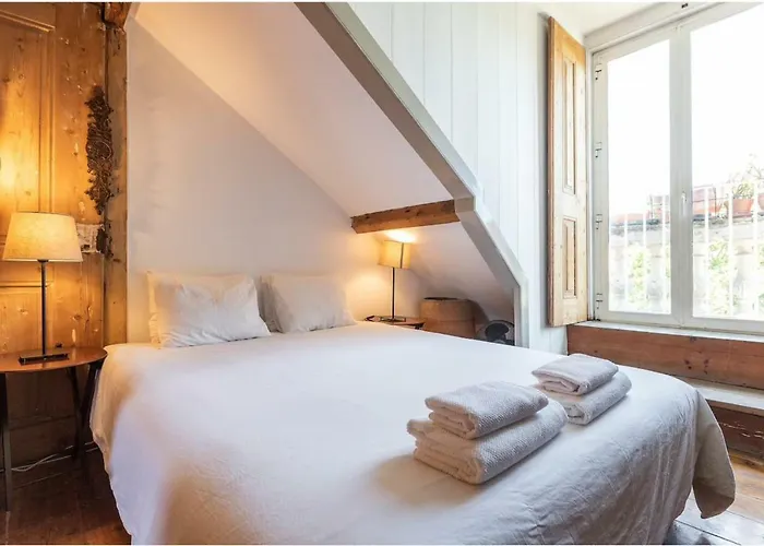 Charming Sunny Penthouse Lisboa