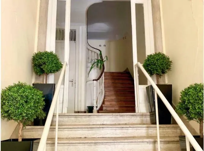 아파트 Charming Sunny Penthouse 리스본