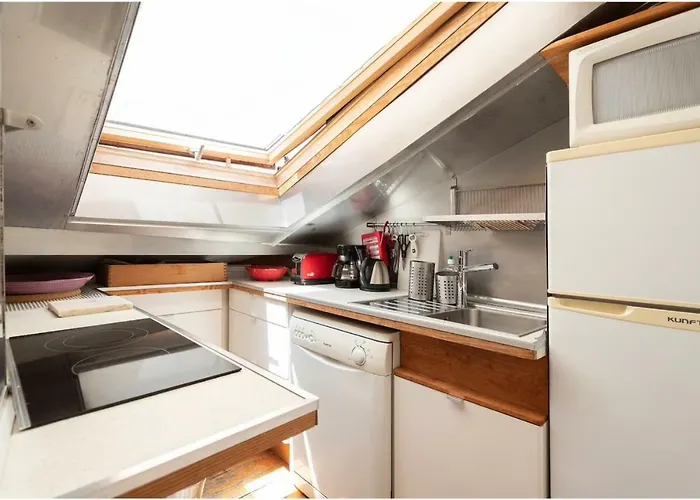 Charming Sunny Penthouse 아파트 리스본