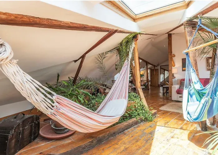 아파트 Charming Sunny Penthouse 리스본