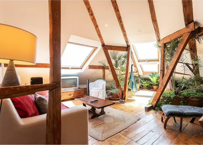 아파트 Charming Sunny Penthouse *