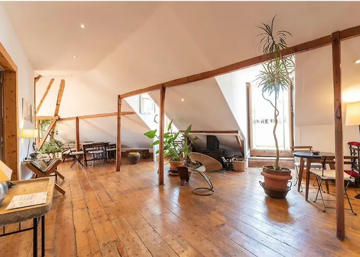 Charming Sunny Penthouse * 리스본
