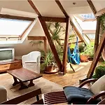 דירה Charming Sunny Penthouse *