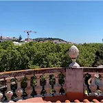 Charming Sunny Penthouse * ליסבון