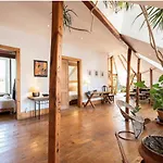 דירה Charming Sunny Penthouse *