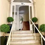דירה Charming Sunny Penthouse ליסבון