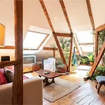 דירה Charming Sunny Penthouse *