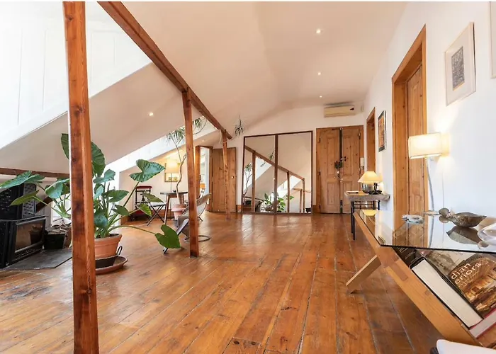 Charming Sunny Penthouse Lägenhet